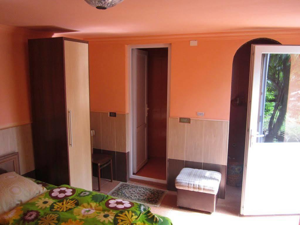 Guesthouse 97 In Batumi Luaran gambar